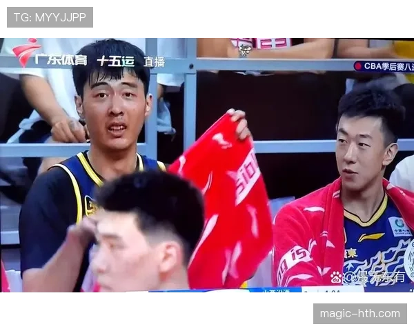 故意肘击犯规判罚为何经常引发裁判尺度争议？