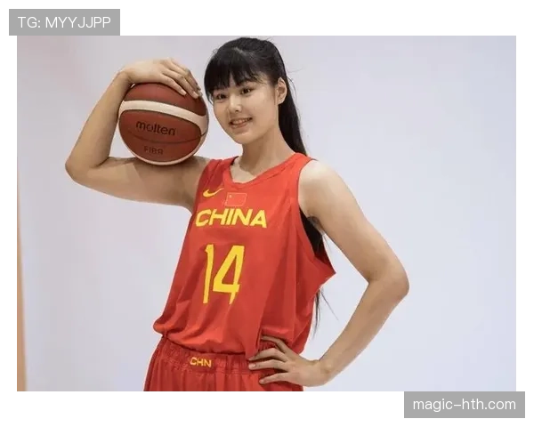 李月汝训练完直接拎爱马仕去吃夜市烧烤？